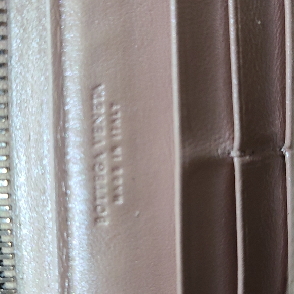 Bottega Wallet - Picture 7 of 10